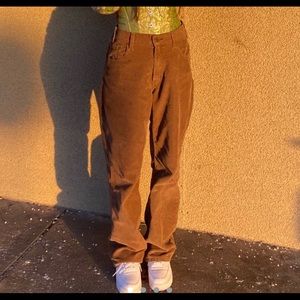 oversized brown corduroy levi’s !!